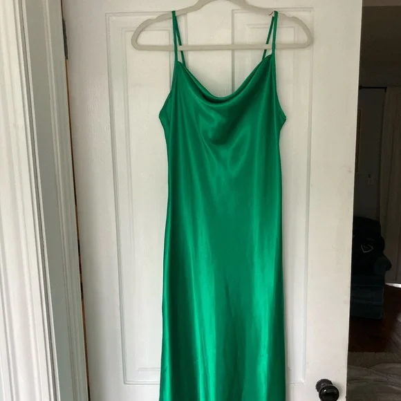 NWT green satin cowl neck midi dress - Picture 1 of 3